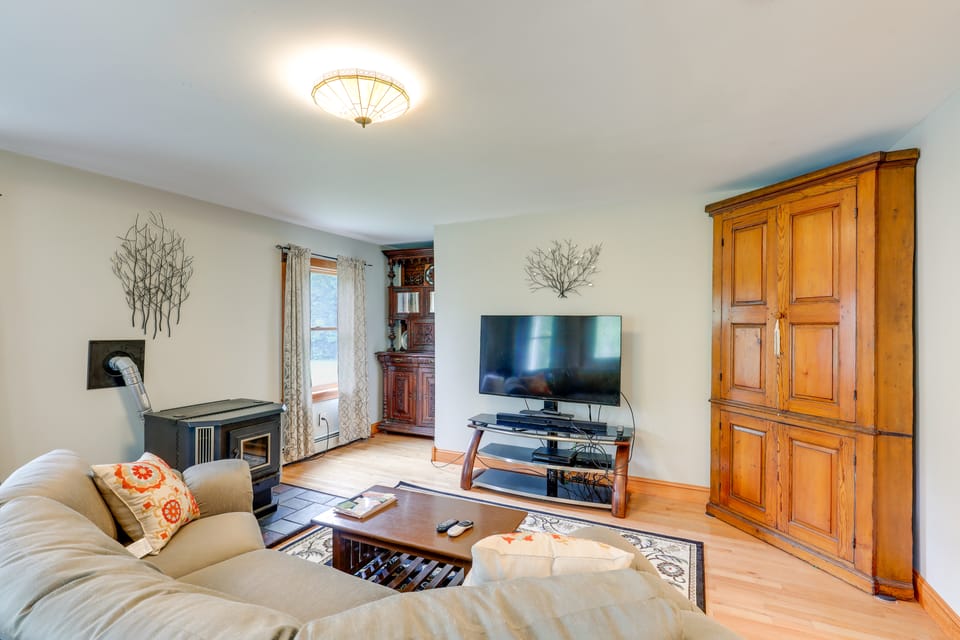 Upper Valley Retreat on 15 Acres Near Dartmouth House in Vermont