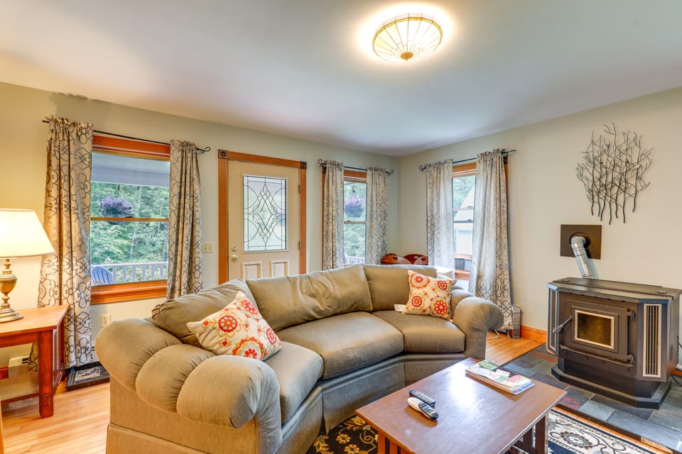 Upper Valley Retreat on 15 Acres Near Dartmouth House in Vermont