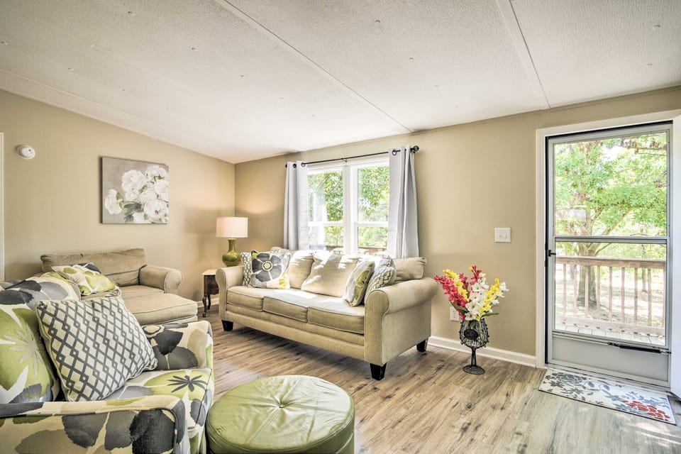 Cozy House w/ Huge Yard ~ 16 Mi to Fort Bragg House in North Carolina