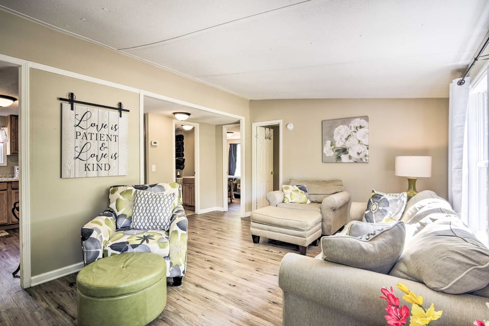 Cozy House w/ Huge Yard ~ 16 Mi to Fort Bragg House in North Carolina
