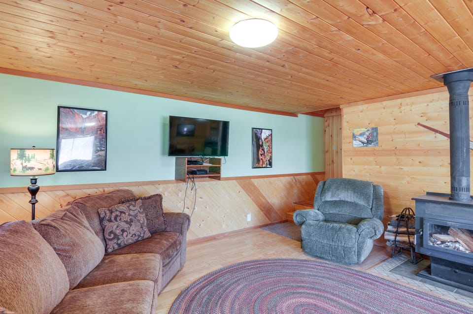 Near Nat’l Parks! Secluded Duck Creek Village Gem House in Utah