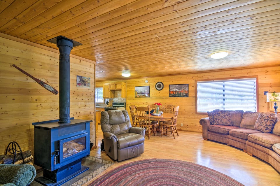 Near Nat’l Parks! Secluded Duck Creek Village Gem House in Utah