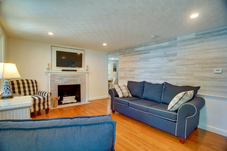 < 1 Mi to Beaches: Cape Cod Bungalow w/ Fire Pit! House in West Yarmouth