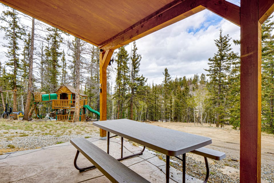 Rocky Mountain Hideaway in Como w/ Hot Tub! House in Park County