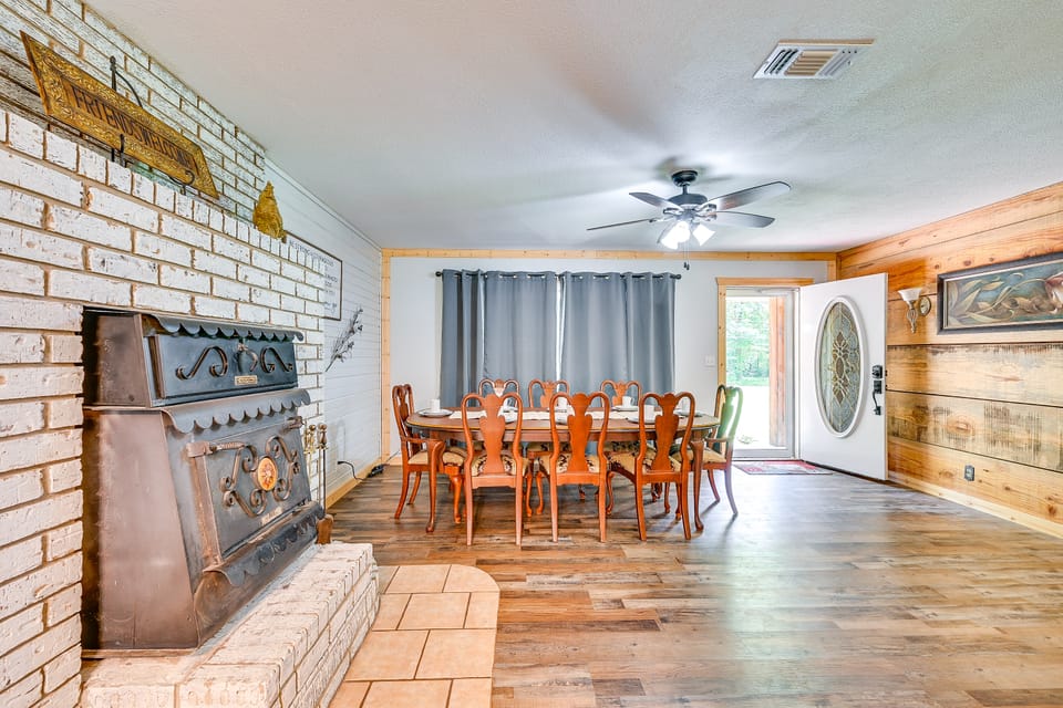 Quiet Abode w/ Gas Grill ~ 5 Miles to Broken Bow! House in Oklahoma