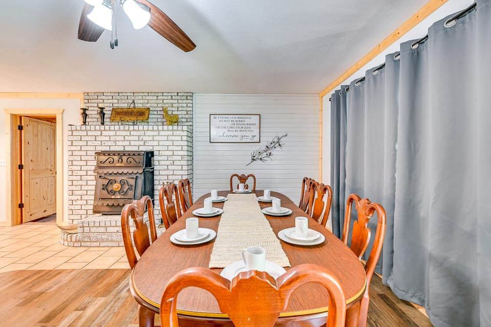 Quiet Abode w/ Gas Grill ~ 5 Miles to Broken Bow! House in Oklahoma