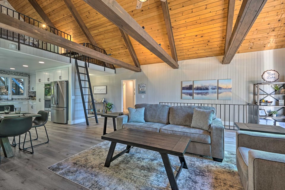 Airy Alpine Getaway w/ Lake Arrowhead Views! House in Lake Arrowhead