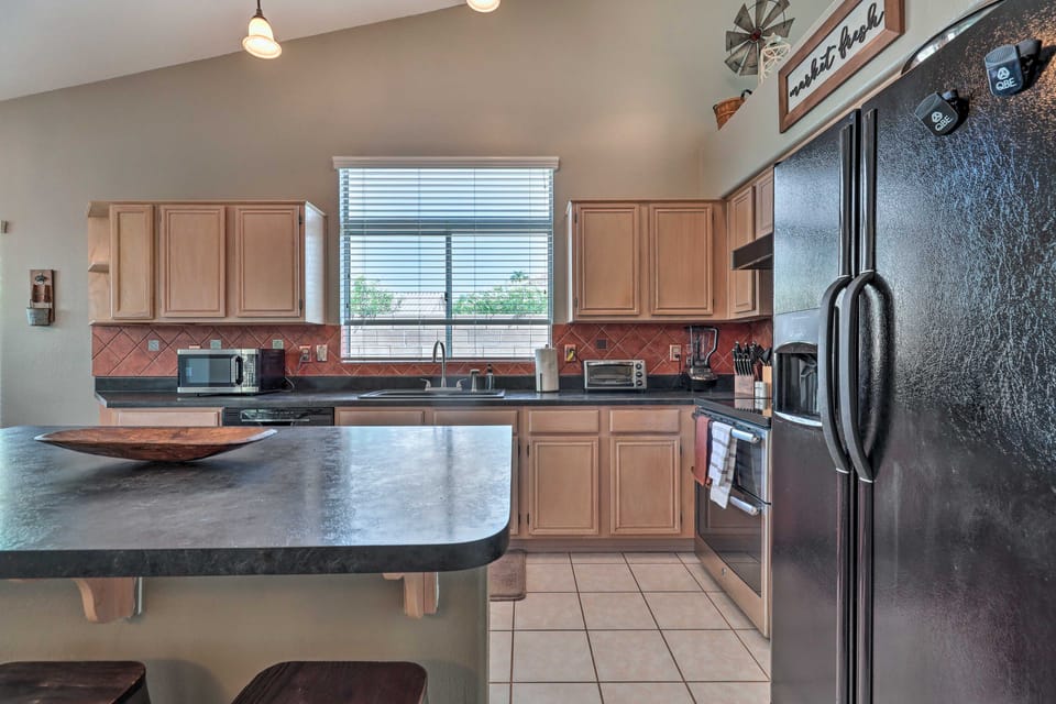 Hot Tub & Fire Pit: Phoenix Oasis Near Hiking! House in Phoenix