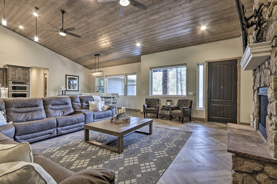 Stylish Home w/ Expansive Deck in Show Low! House in Show Low