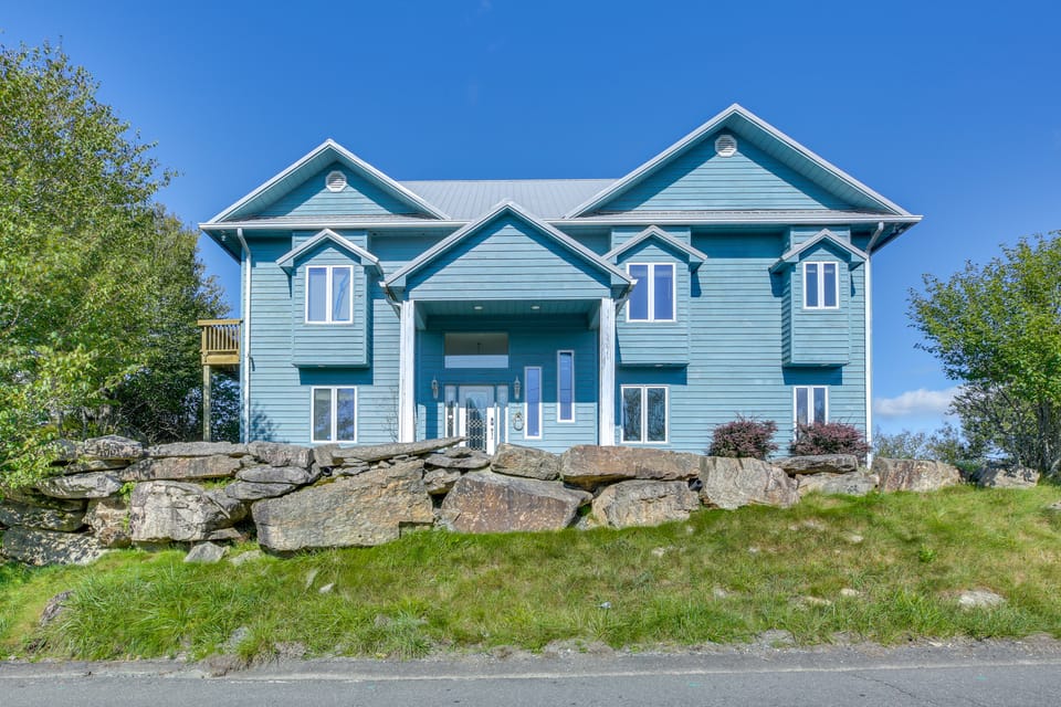 Beech Mtn Views, Next to Ski Resort: Home w/ Decks House in Beech Mountain