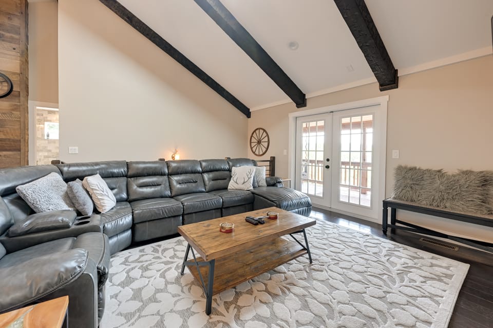 Beautiful Franklin Home w/ Bunkhouse & Hot Tub! House in Tennessee