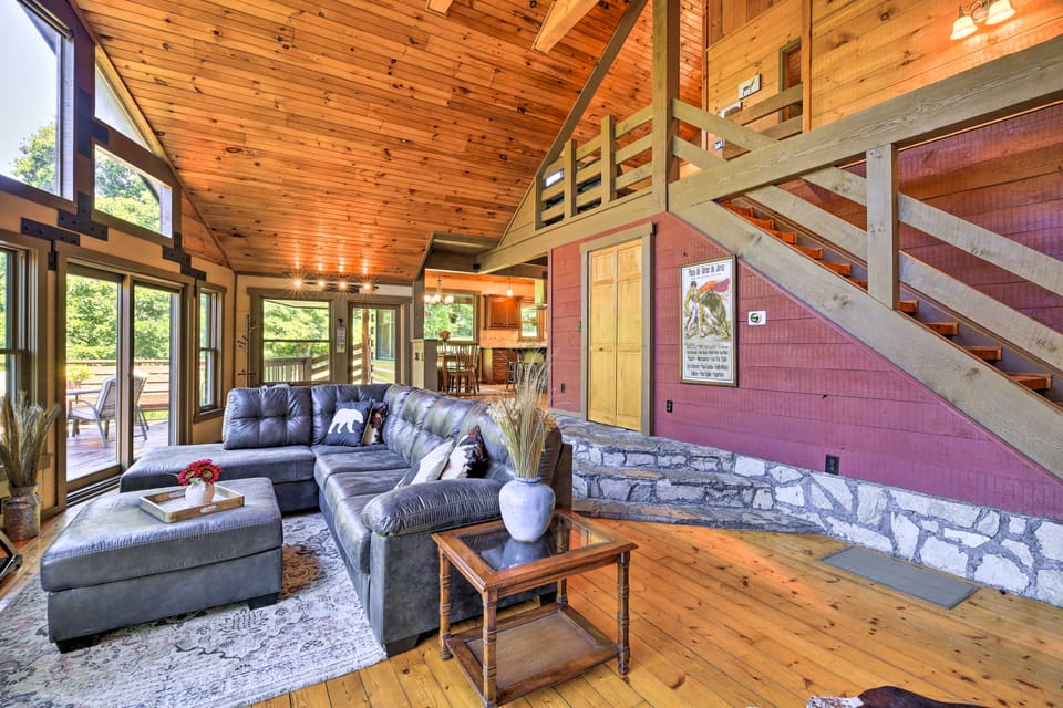 Family Cabin w/ Fire Pit, 9 Mi to Sugar Mtn Slopes House in Watauga