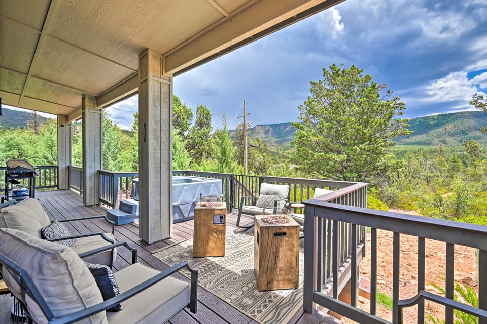Hot Tub & Views: 'Mountain High Pines Retreat' House in Pine