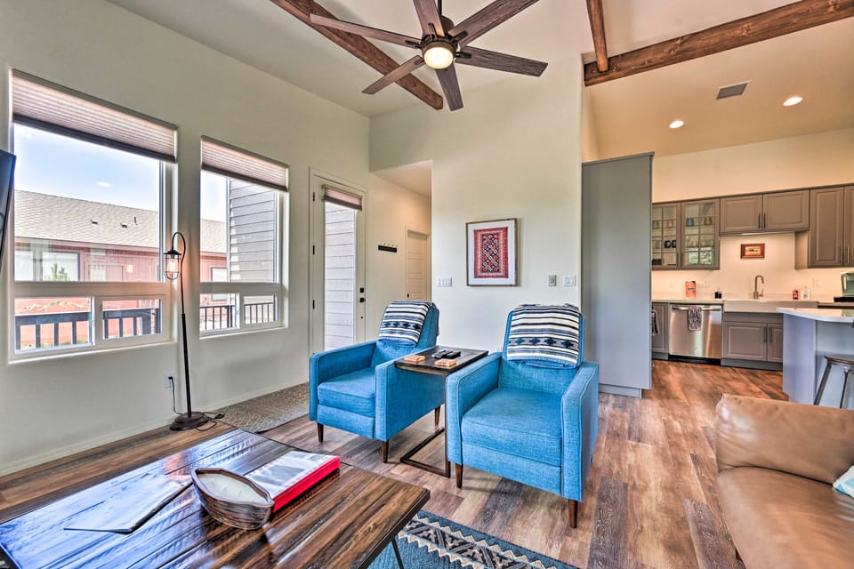 Hot Tub & Views: 'Mountain High Pines Retreat' House in Pine