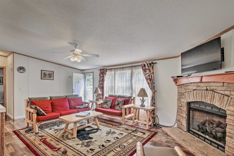 Shenandoah River Getaway < 9 Mi to Downtown Luray! House in Shenandoah Valley