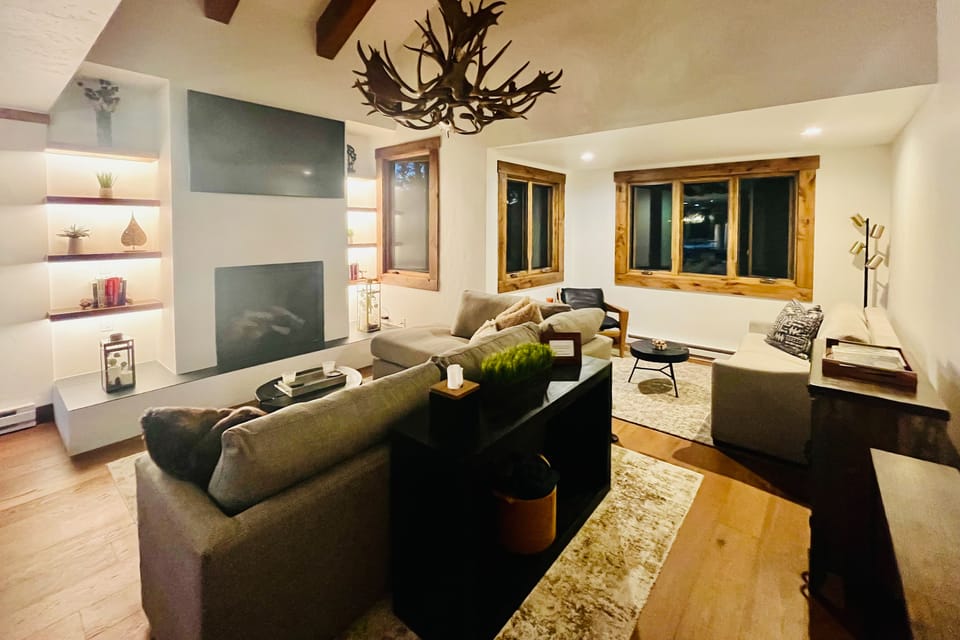 Elegant Vail Home - Walk to Booth Falls Trail Apartment in Vail