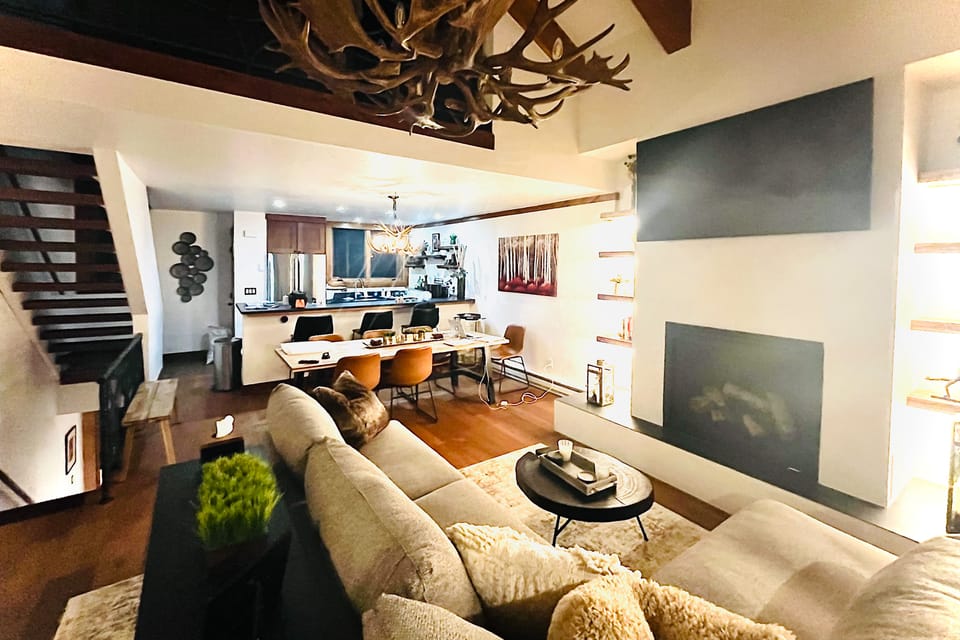 Elegant Vail Home - Walk to Booth Falls Trail Apartment in Vail