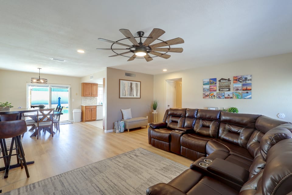 5 Mi to Lake Havasu: Home w/ Yard & Pool House in Lake Havasu City