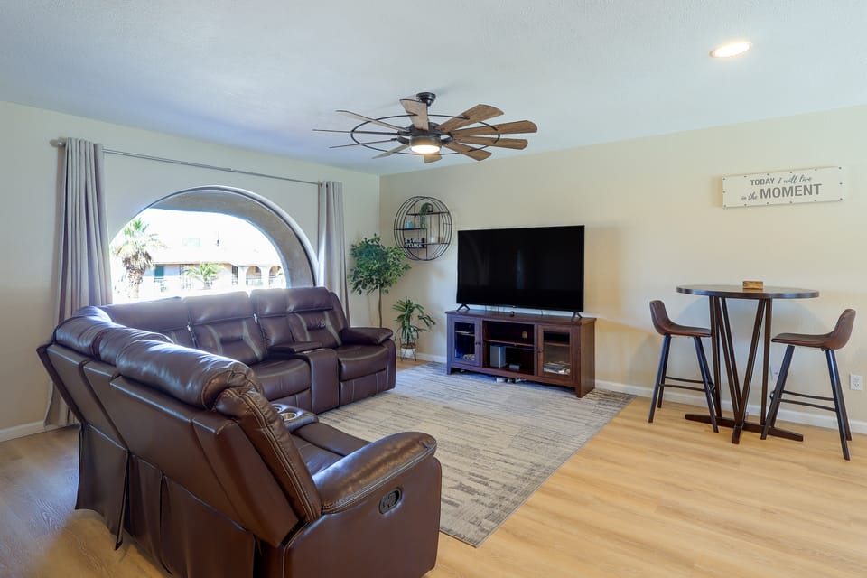 5 Mi to Lake Havasu: Home w/ Yard & Pool House in Lake Havasu City