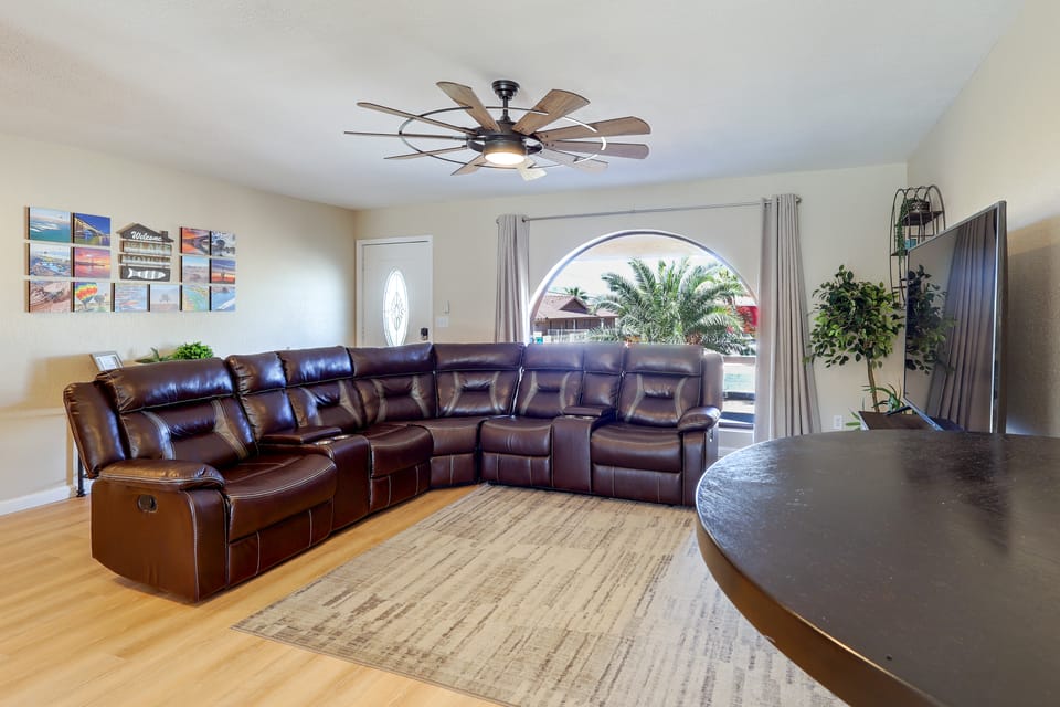 5 Mi to Lake Havasu: Home w/ Yard & Pool House in Lake Havasu City