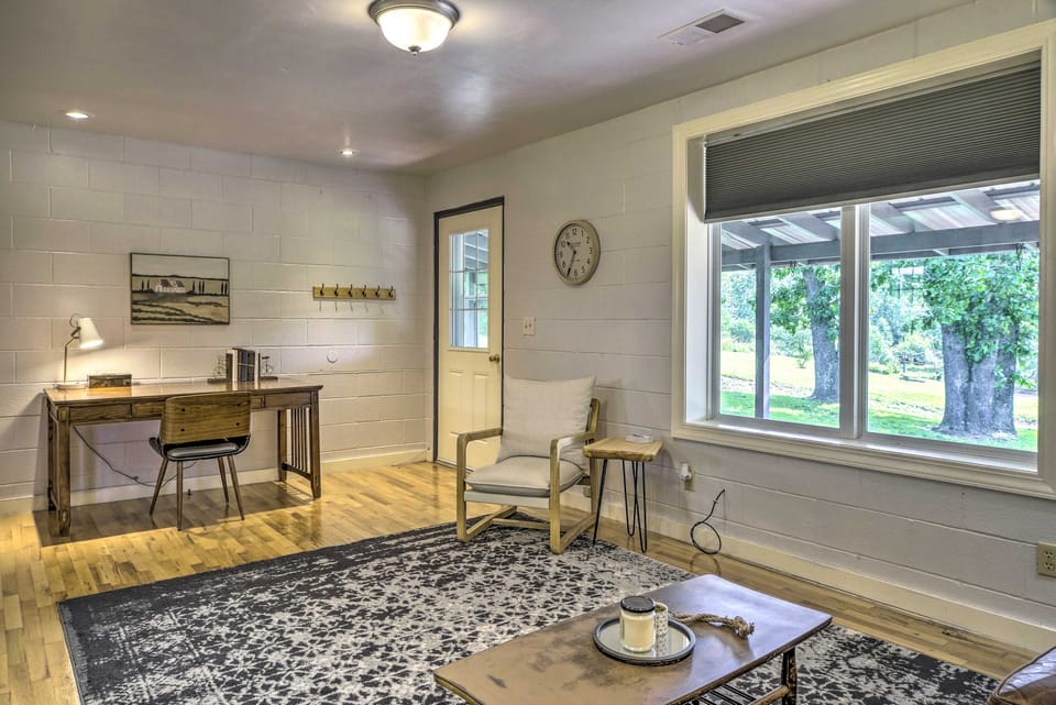 Quiet Country Home in Ava with Chic Interior! House in Ozark Mountains