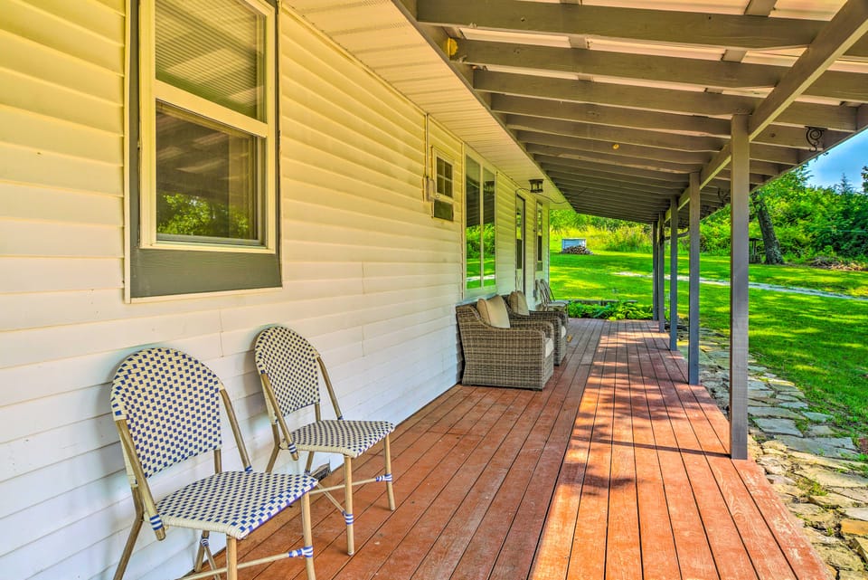 Quiet Country Home in Ava with Chic Interior! House in Ozark Mountains
