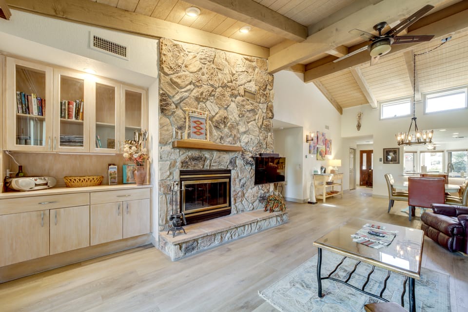 Sedona Home w/ Golf Course View & Pool Access! Apartment in Village of Oak Creek