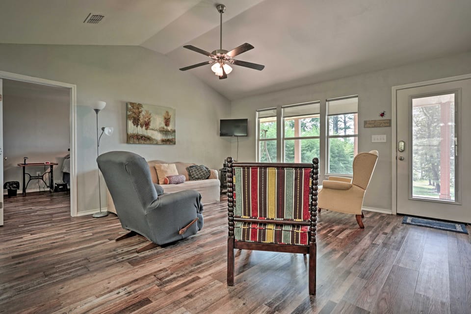 Relaxing Texas Getaway, 1 Mile to Boat Ramp! House in Lake O the Pines