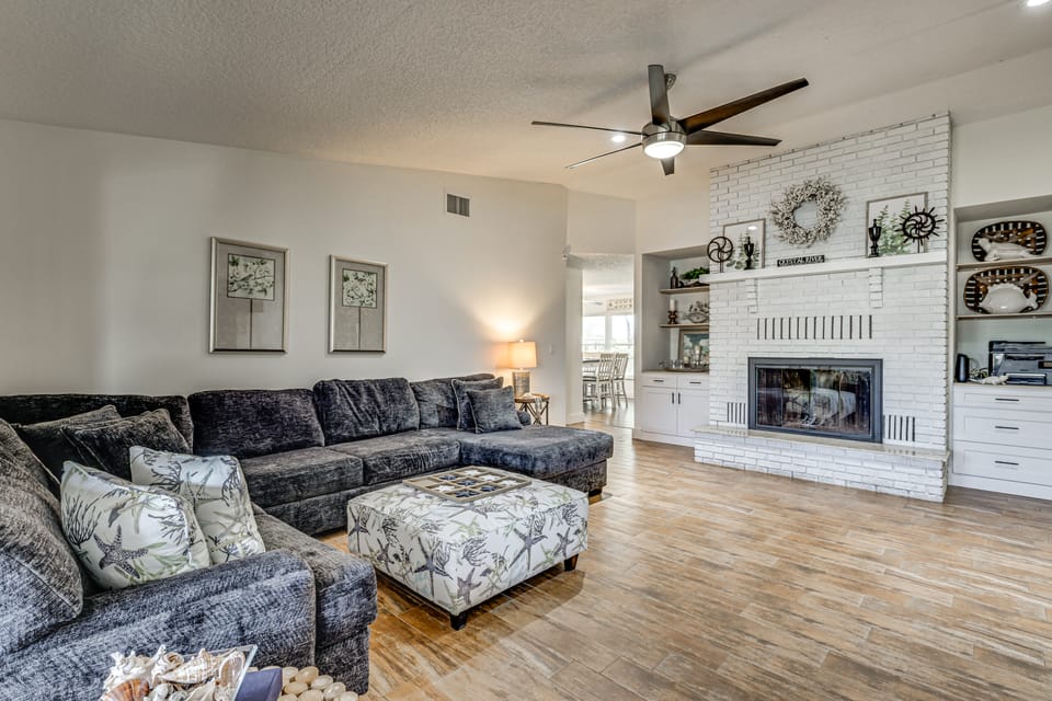 Waterfront Home on Canal w/ Dock & Pedal Boat! House in Crystal River