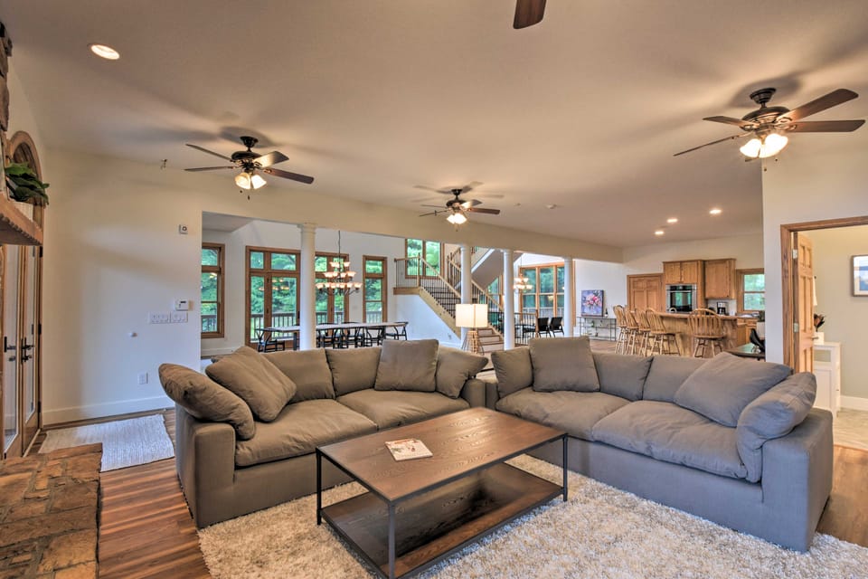 Expansive Home on 16 Acres w/ Smoky Mountain Views House in Tennessee