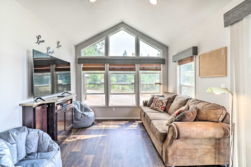 Eureka Tiny Home w/ Hot Tub & Community Beach! House in Idaho