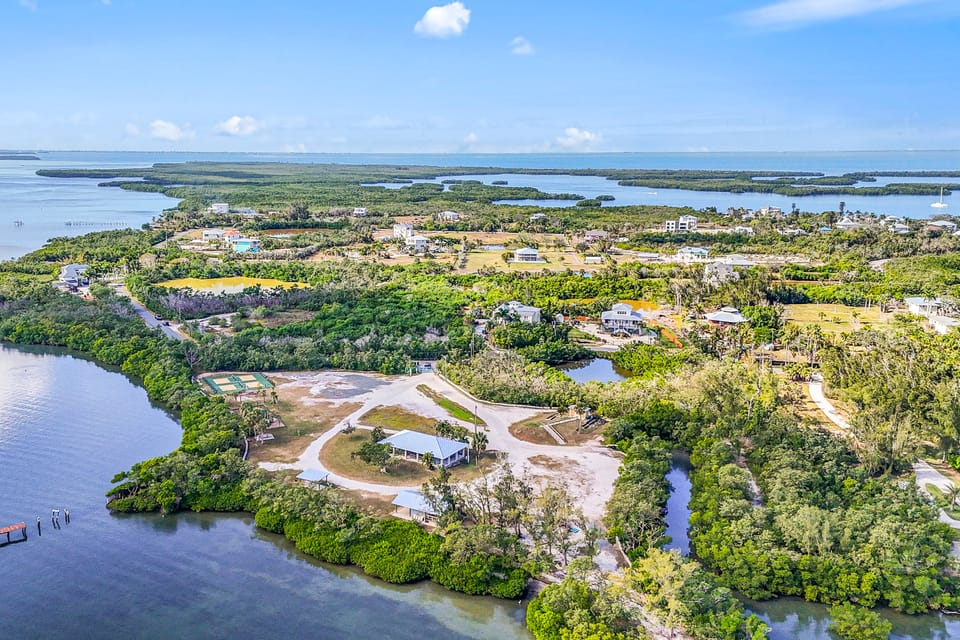 Canal-Front Oasis in Terra Ceia: Pool, Patio, Dock House in Tampa Bay