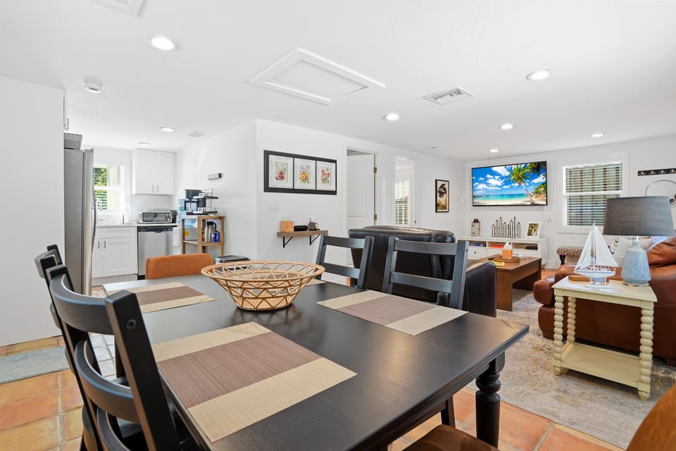 Canal-Front Oasis in Terra Ceia: Pool, Patio, Dock House in Tampa Bay