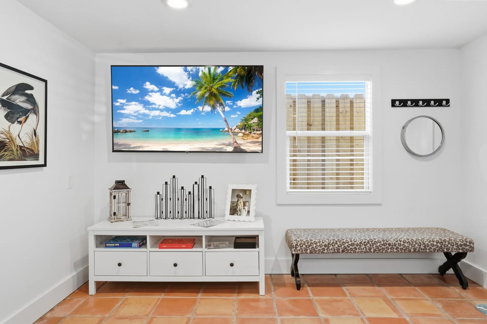 Canal-Front Oasis in Terra Ceia: Pool, Patio, Dock House in Tampa Bay