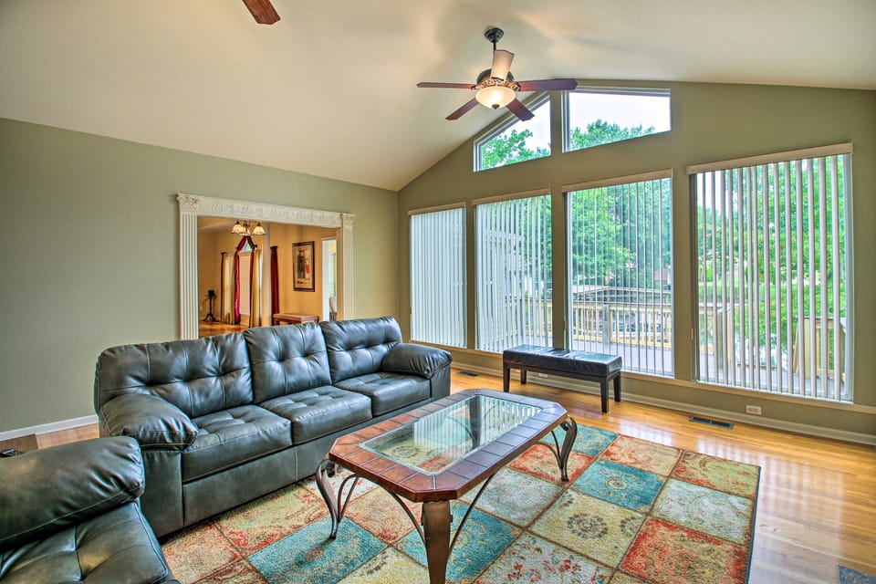 2-Tier Deck & Boat Parking: Lake Hamilton Home House in Lake Hamilton