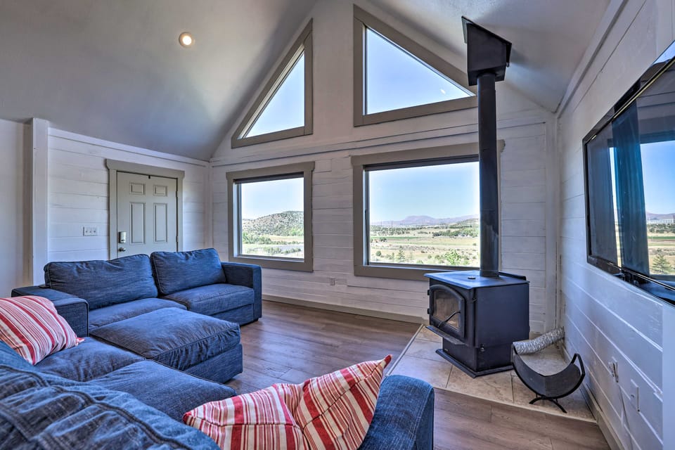 NEW! Central Family Retreat w/ Mtn Valley Views! House in Utah