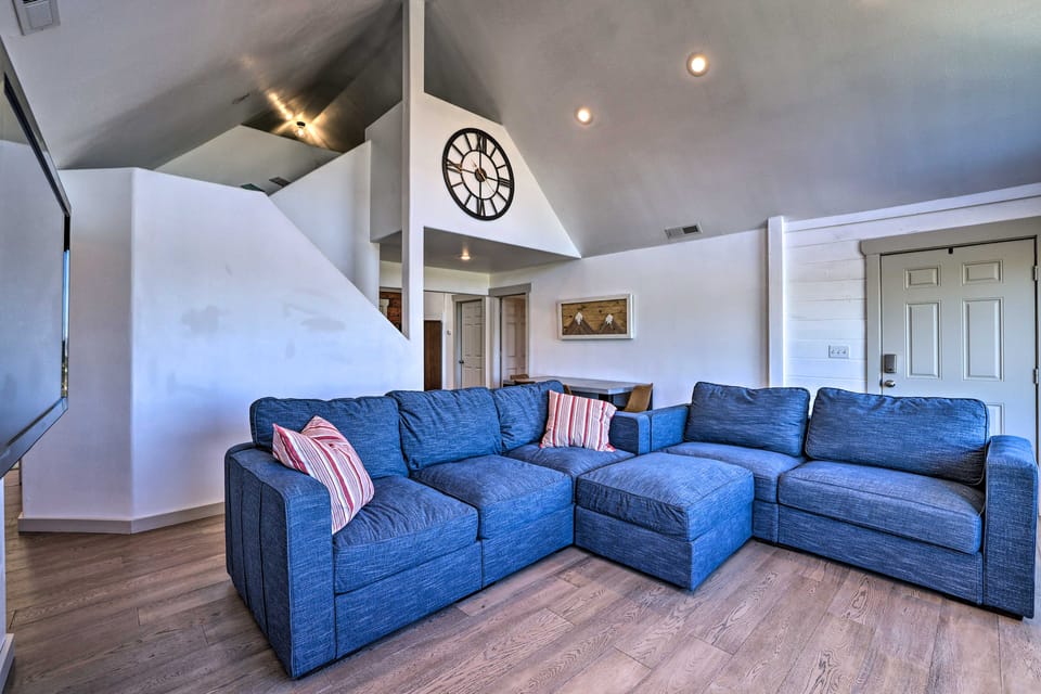 NEW! Central Family Retreat w/ Mtn Valley Views! House in Utah