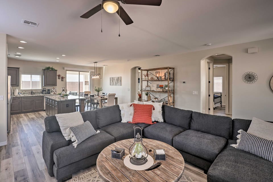 Arizona Home: 3 Mi to CO River, Snowbirds Welcome House in Bullhead City