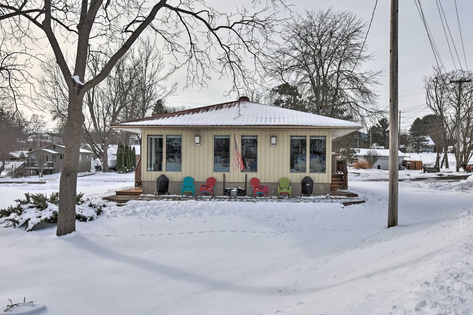 Pet-Friendly Retreat w/ Deck: Steps to Marina! Apartment in Wabasha