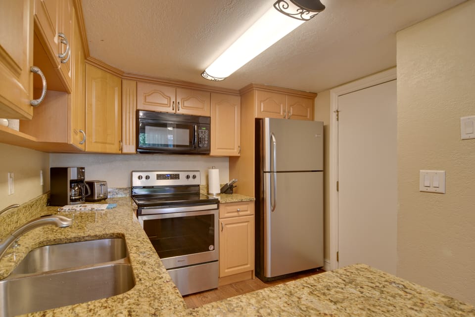 Sarasota Escape ~ 4 Mi to Siesta Key Beach! Apartment in Gulf Gate Estates