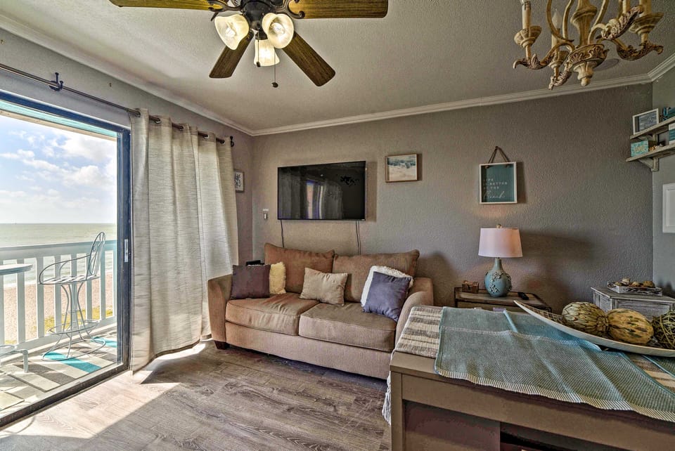 Oceanfront Corpus Christi Condo: Resort Perks! Apartment in Nueces County