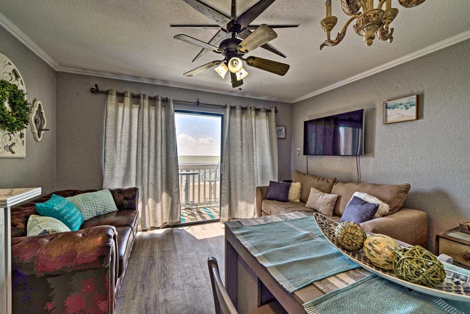 Oceanfront Corpus Christi Condo: Resort Perks! Apartment in Nueces County