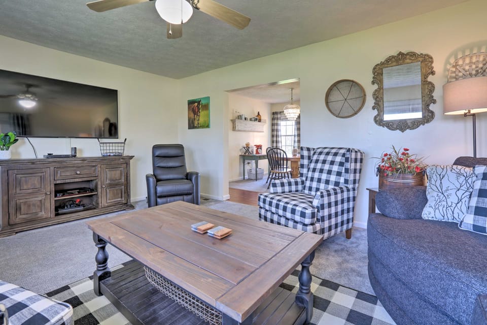 Charming East Bernstadt Retreat < 6 Acre Farm! House in Kentucky