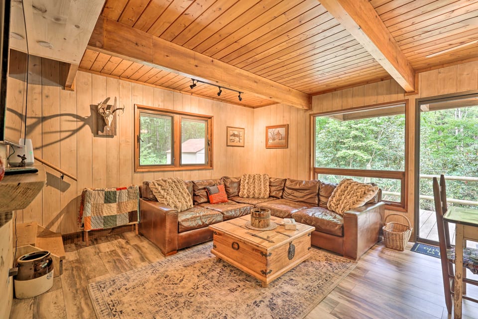 Quiet Max Meadows Cabin, 12 Acres of Property House in Virginia
