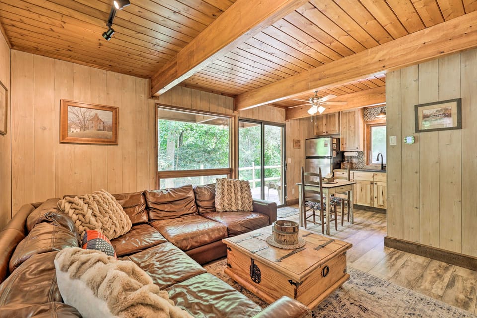 Quiet Max Meadows Cabin, 12 Acres of Property House in Virginia