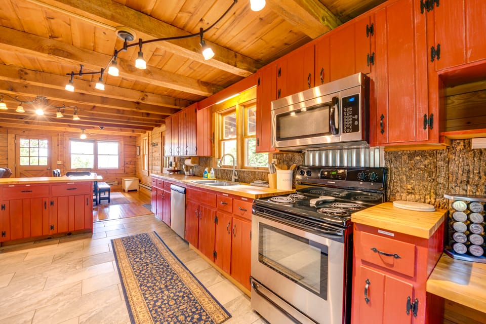 Sip, Soak & Unwind: Waynesville Cabin w/ Hot Tub House in Tennessee