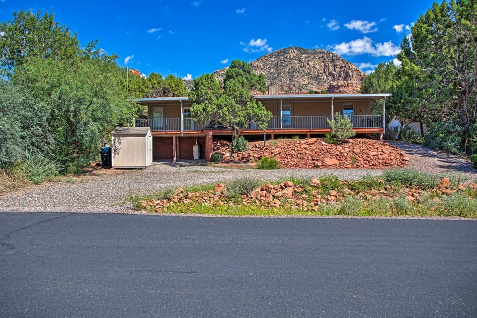 Sedona Home w/ View, Half-Mi to Chimney Rock! House in Sedona