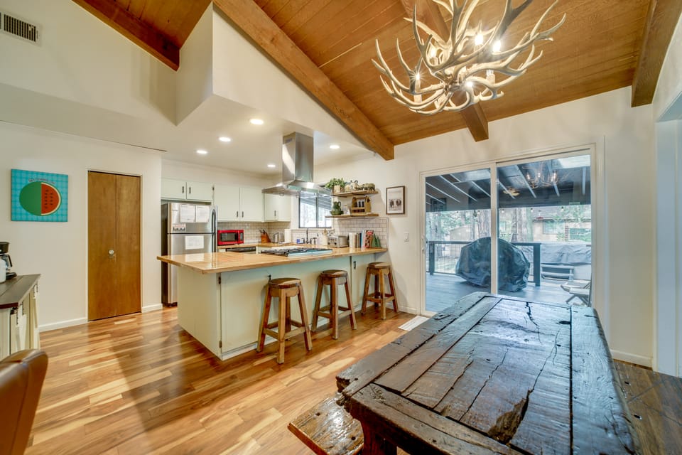 Hot Tub & Patio: Pet-Friendly Cabin in Munds Park! House in Munds Park