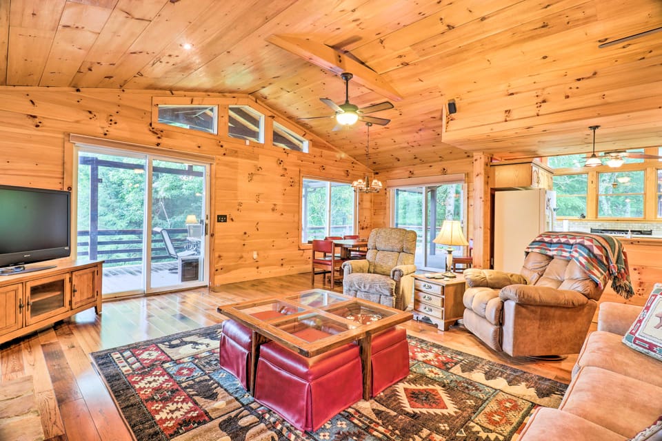 Stunning Mtn Views! Cullowhee Cabin + Guest House House in Tennessee