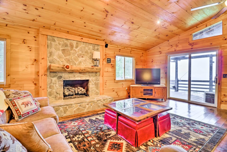 Stunning Mtn Views! Cullowhee Cabin + Guest House House in Tennessee